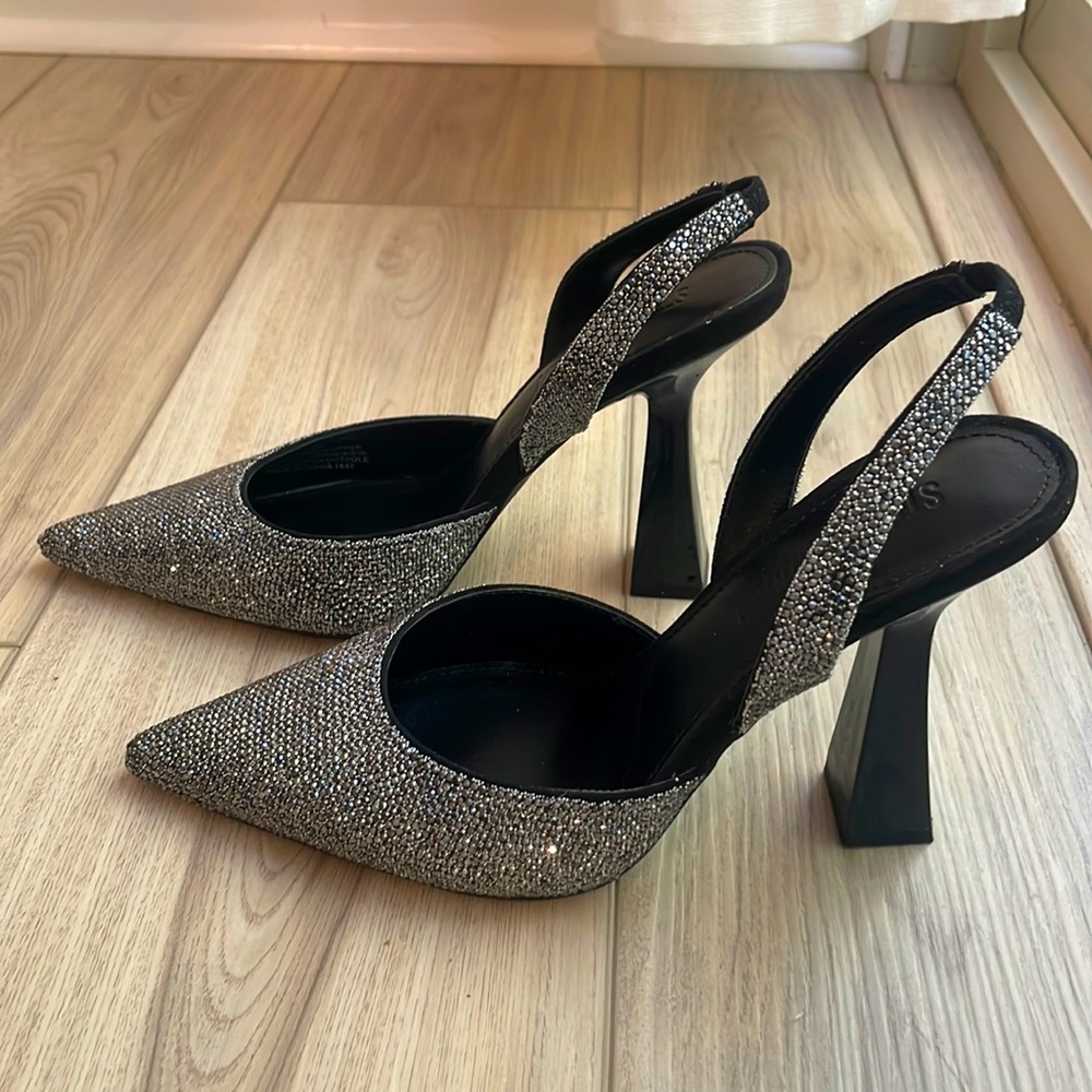 Steve Madden Women's Black and Silver sling back heels